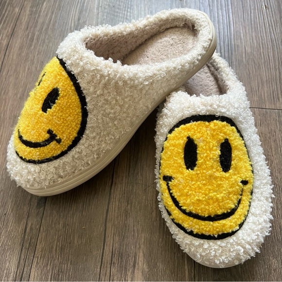 Smiley face Shoes - Smiley Face Soft Plush Yellow Cream Adults Sleepers Winter Cozy Christmas 6/7